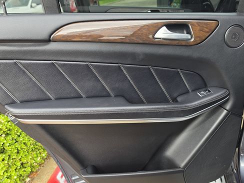 Used 2013 Mercedes-Benz GL 450 4MATIC w/ Premium 1 Pkg image 24