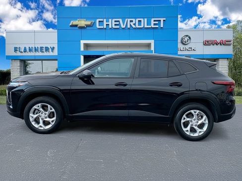 Used 2024 Chevrolet Trax LS w/ LS Convenience Package FWD image 2