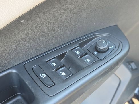 Used 2024 Volkswagen Taos SE image 23