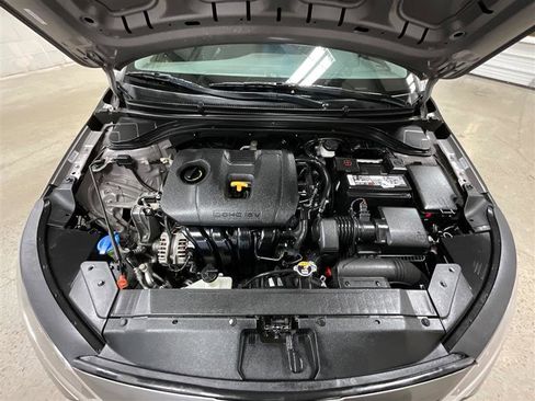 Used 2020 Hyundai Elantra SE w/ Cargo Package (C1) image 30