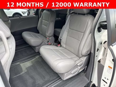 Used 2018 Toyota Sienna XLE w/ XLE Navigation Package FWD image 17