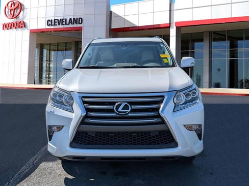 Used 2018 Lexus GX 460 Premium w/ Premium Package image 3
