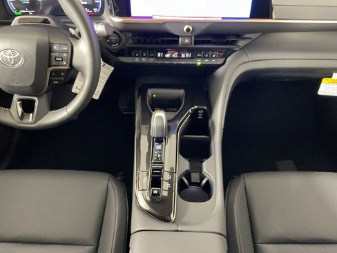 New 2025 Toyota Crown Signia image 13