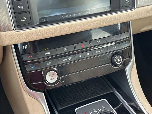 Used 2017 Jaguar XF Premium RWD image 32