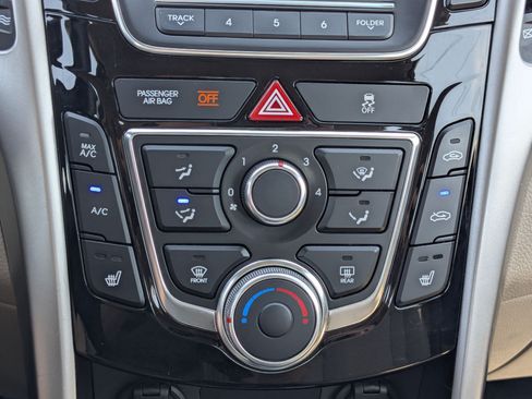 Used 2015 Hyundai Elantra GT FWD image 19