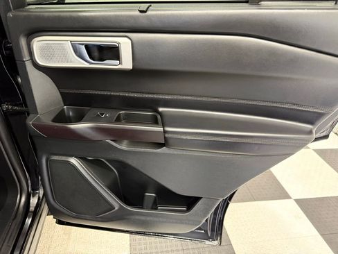Used 2020 Ford Explorer Platinum w/ Premium Technology Package image 28
