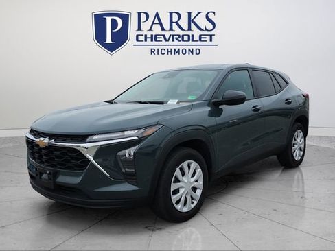 Certified 2025 Chevrolet Trax LS w/ Driver Confidence Package image 3