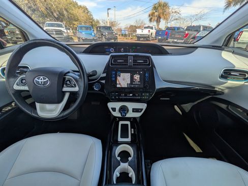 Used 2016 Toyota Prius Four image 17