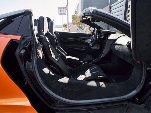 Used 2024 McLaren 750S Spider image 33