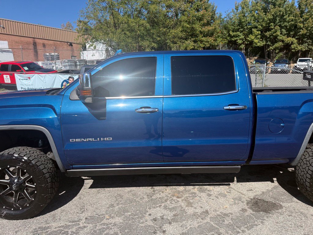 Used 2015 GMC Sierra 2500 Denali w/ Duramax Plus Package AWD/4WD image 11