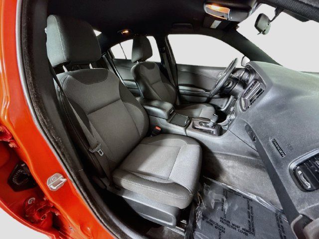 Used 2018 Dodge Charger SXT w/ Blacktop Package RWD image 28