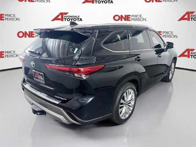 Used 2023 Toyota Highlander Platinum FWD image 7