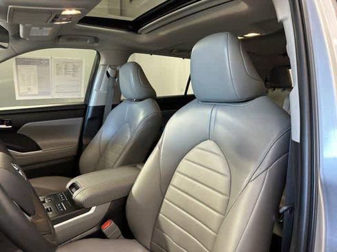 Used 2022 Toyota Highlander XLE image 10