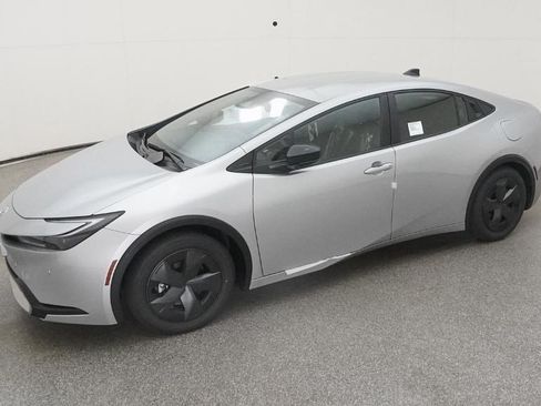 Used 2026 Toyota Prius Plug-In Hybrid FWD image 5