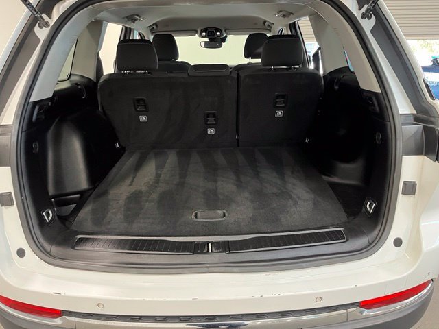 Used 2023 Jeep Grand Cherokee Laredo AWD/4WD image 17