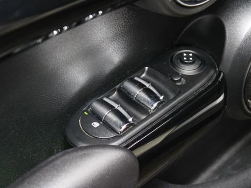 Used 2015 MINI Cooper 4-Door Hardtop image 7