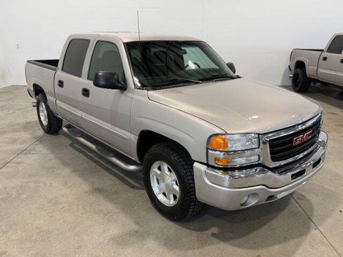 Used 2005 GMC Sierra 1500 SLE w/ Off-Road Package AWD/4WD image 6