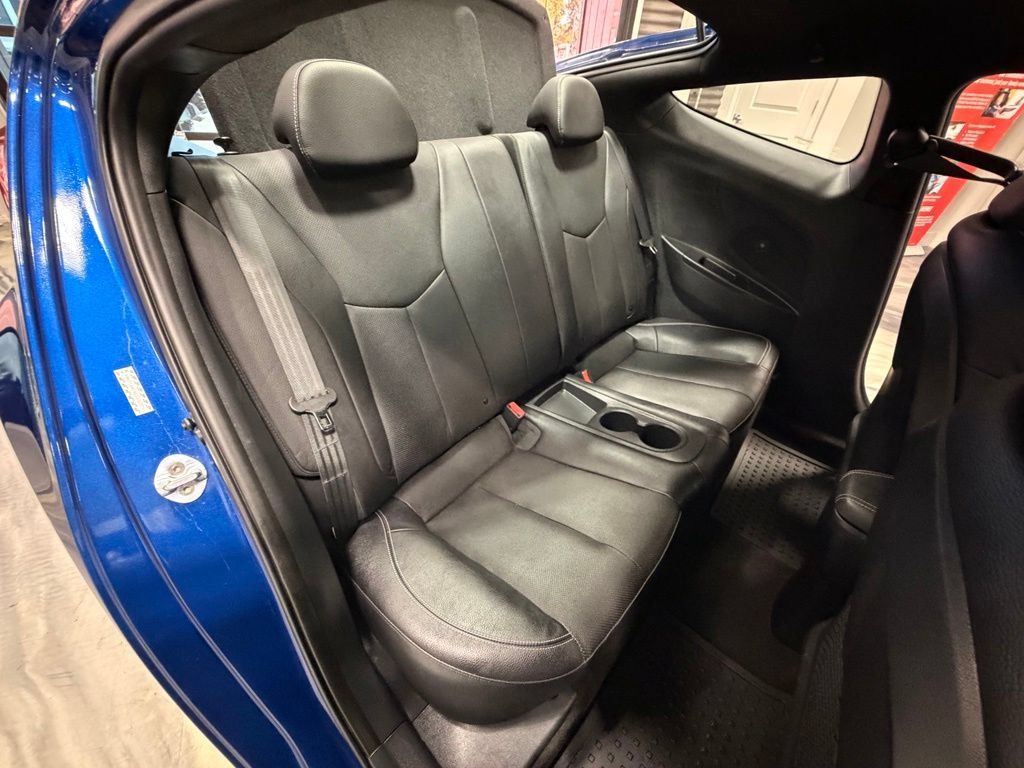 Used 2016 Hyundai Veloster Turbo FWD image 5