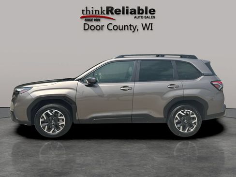 Used 2025 Subaru Forester Premium AWD/4WD image 2