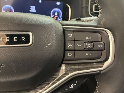 Used 2022 Jeep Wagoneer Series III w/ Premium Group I AWD/4WD image 23