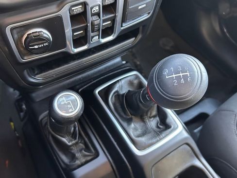 Used 2018 Jeep Wrangler Unlimited Sport S image 15