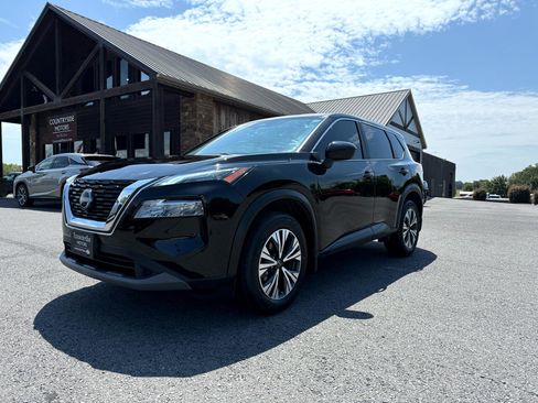 Used 2023 Nissan Rogue SV image 2