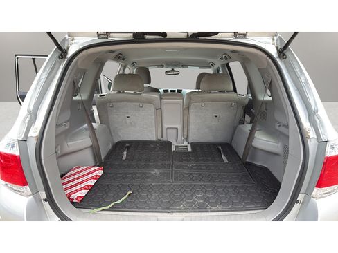 Used 2013 Toyota Highlander Plus AWD/4WD image 18