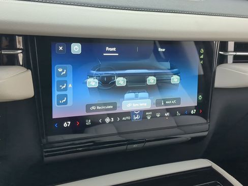 New 2026 Lincoln Navigator Premiere AWD/4WD image 18