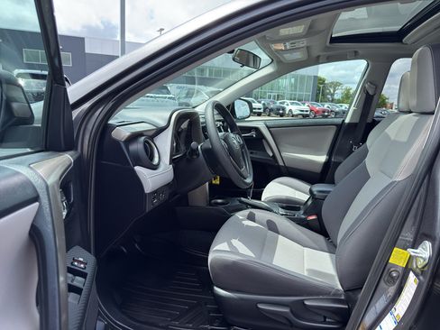 Used 2015 Toyota RAV4 XLE AWD/4WD image 11