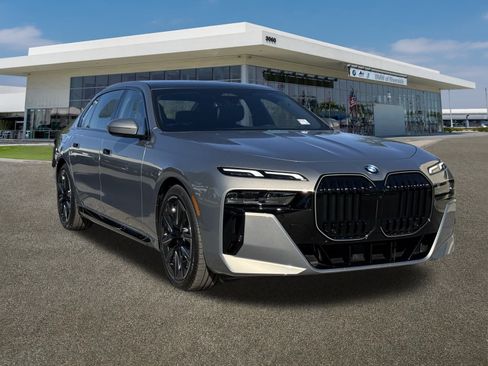 New 2026 BMW 740i w/ Premium Package image 2
