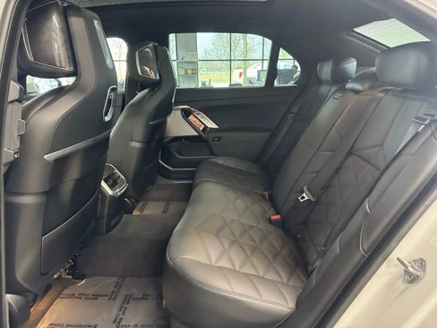 Used 2024 BMW 740i image 25