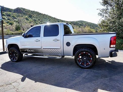 Used 2010 GMC Sierra 1500 SLE w/ Regional Value Package image 8