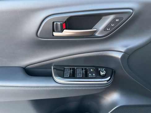 New 2025 Toyota Crown Signia image 13