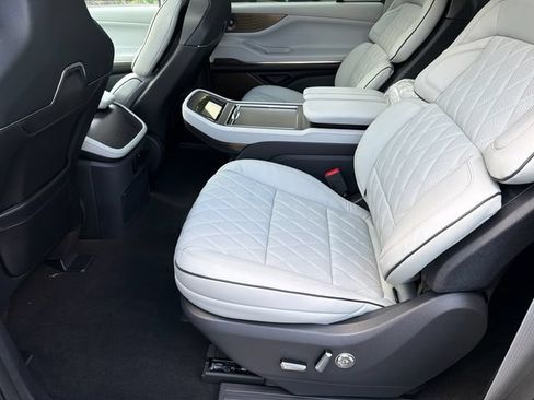 New 2027 Lincoln Navigator L Black Label AWD/4WD image 21