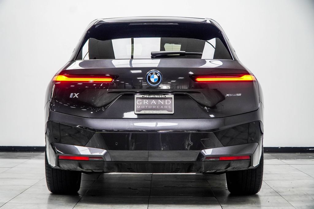 Used 2024 BMW iX xDrive50 w/ Sport Package AWD/4WD image 17