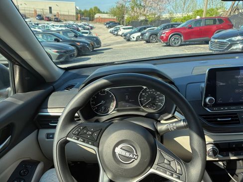 Used 2025 Nissan Altima 2.5 SV image 29