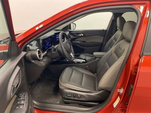 Used 2024 Chevrolet Trax ACTIV w/ Sunroof Package image 9