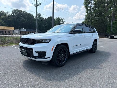 Used 2023 Jeep Grand Cherokee L Summit AWD/4WD image 2