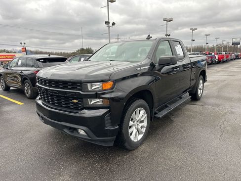 Used 2021 Chevrolet Silverado 1500 Custom image 3