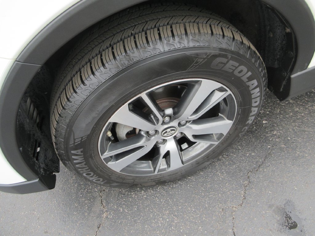 Used 2018 Toyota RAV4 XLE w/ Plus Extra Value Package FWD image 14