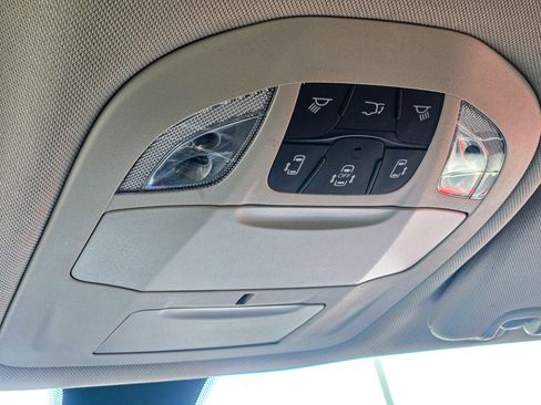 Used 2022 Chrysler Voyager LX image 36