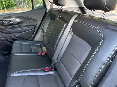 Used 2024 GMC Terrain SLT image 25
