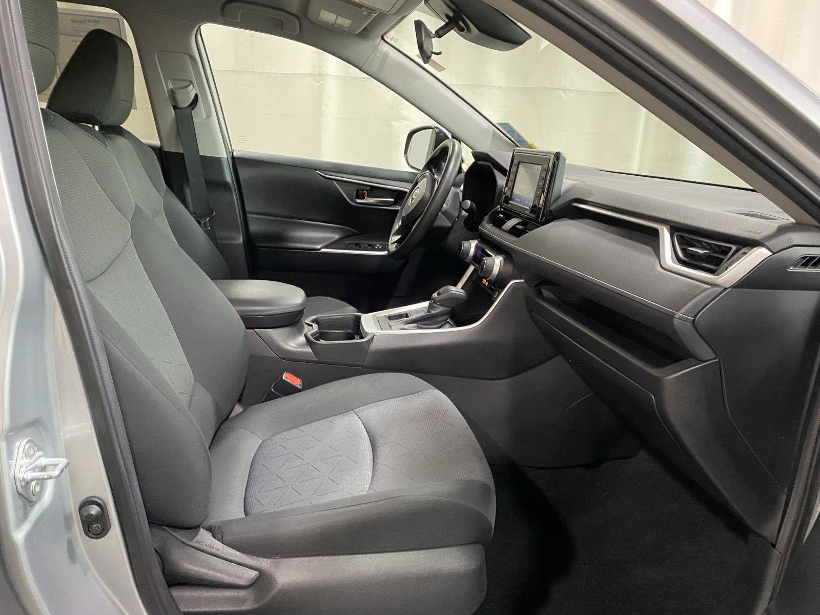 Used 2021 Toyota RAV4 XLE AWD/4WD image 12