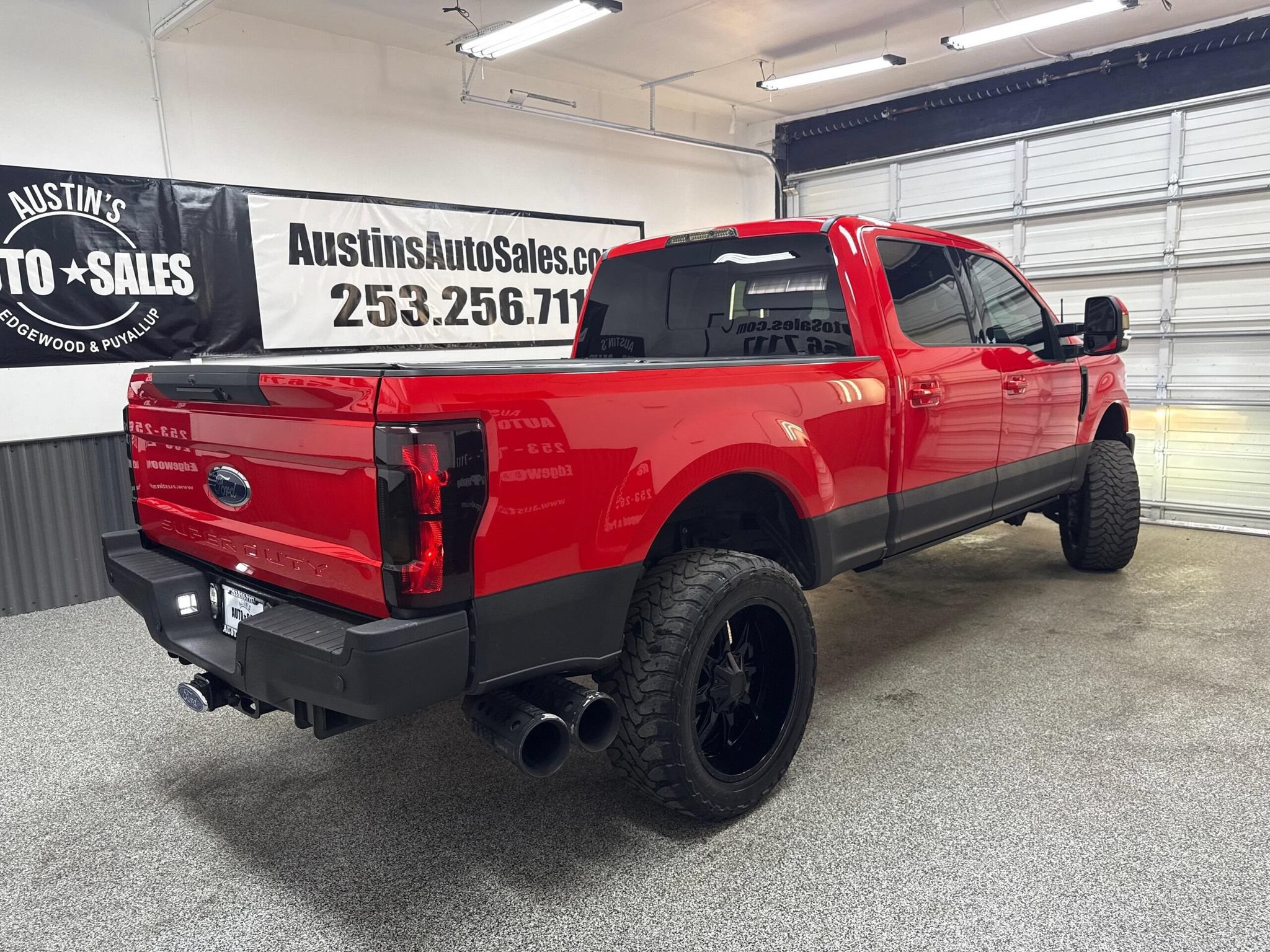 Used 2017 Ford F350 Lariat w/ Camper Package AWD/4WD image 3