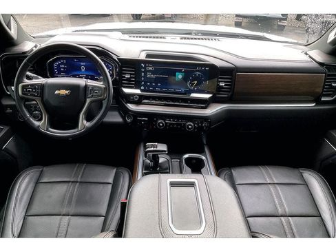 Used 2022 Chevrolet Silverado 1500 High Country w/ Technology Package AWD/4WD image 17