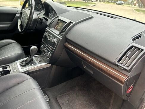 Used 2013 Land Rover LR2 HSE image 24