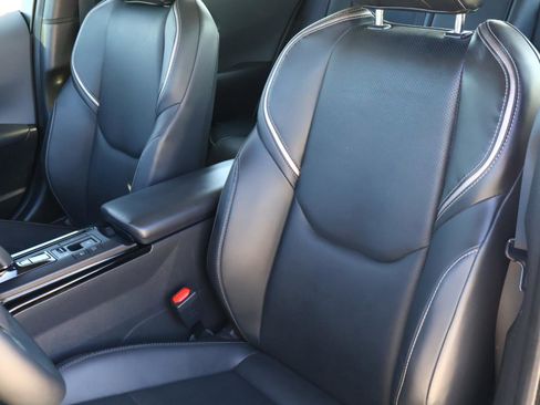 Used 2025 Toyota Prius XLE image 13