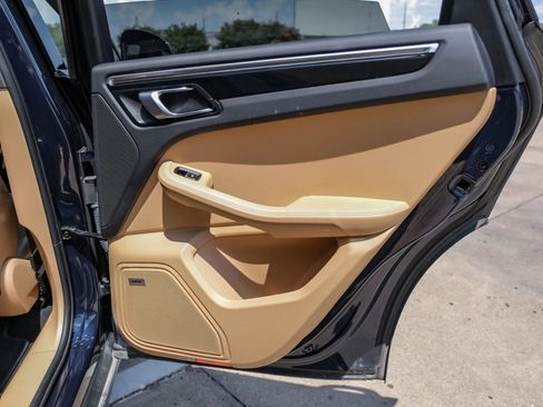 Used 2018 Porsche Macan image 46