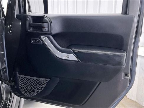 Used 2016 Jeep Wrangler Unlimited Rubicon AWD/4WD image 20