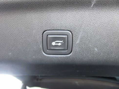 Certified 2023 Chevrolet Suburban Z71 w/ Luxury Package image 22